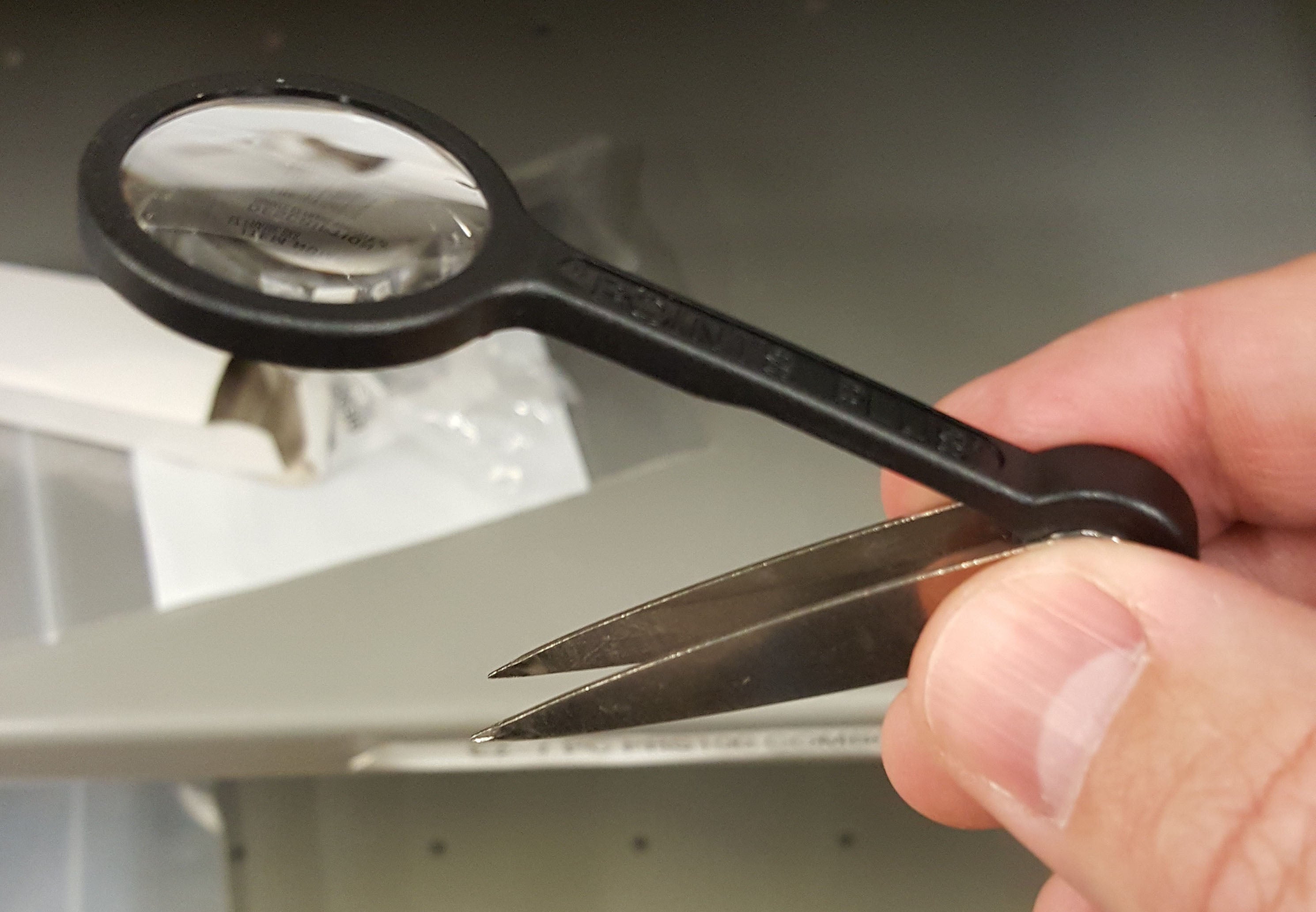 【中古】Tweezers w/Magnifier Tweezers w/ Magnifier – Quilling.com